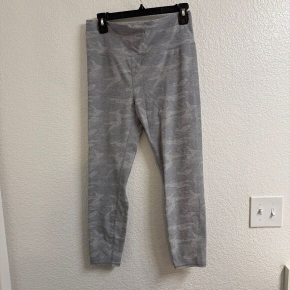 Vuori Clean Elevation Dreamknit Move Leggings Light Gray Camo Size Large - Picture 2 of 3
